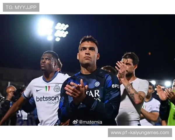 劳塔罗与队友撞墙配合精妙，国际米兰攻势持续升级